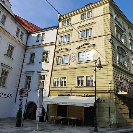 Appartamento At The Blue Lion & Parking Assistance Praga Esterno foto