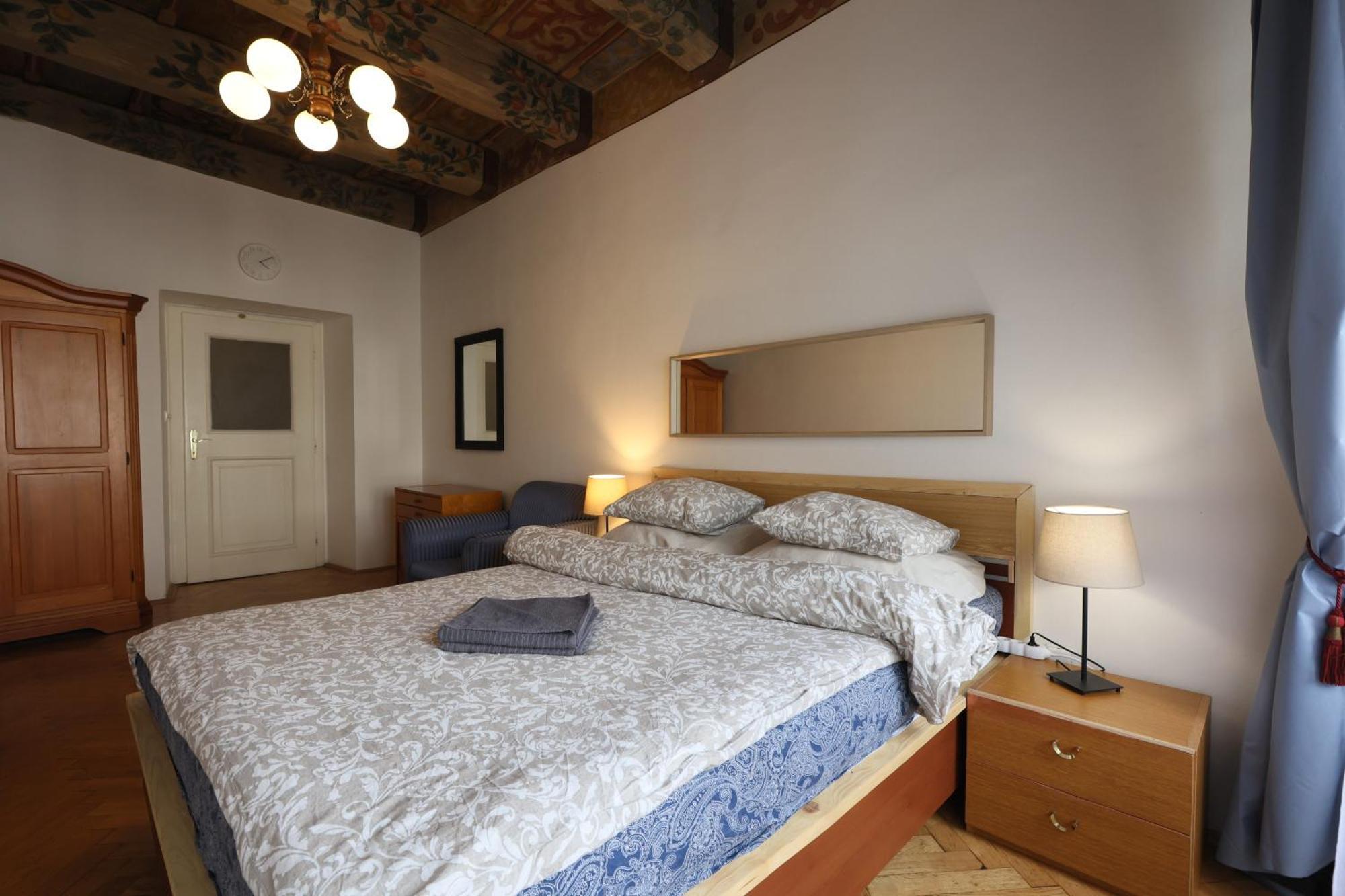 Appartamento At The Blue Lion & Parking Assistance Praga Esterno foto