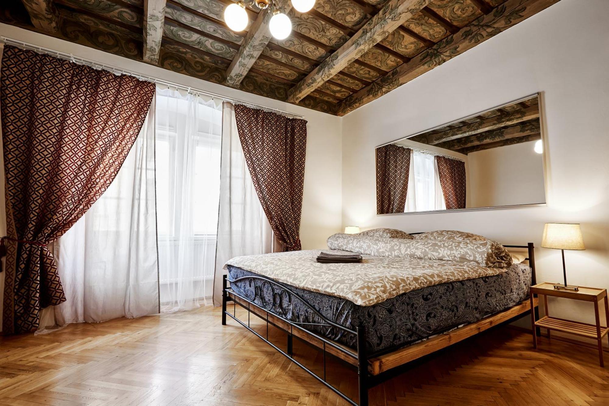 Appartamento At The Blue Lion & Parking Assistance Praga Esterno foto