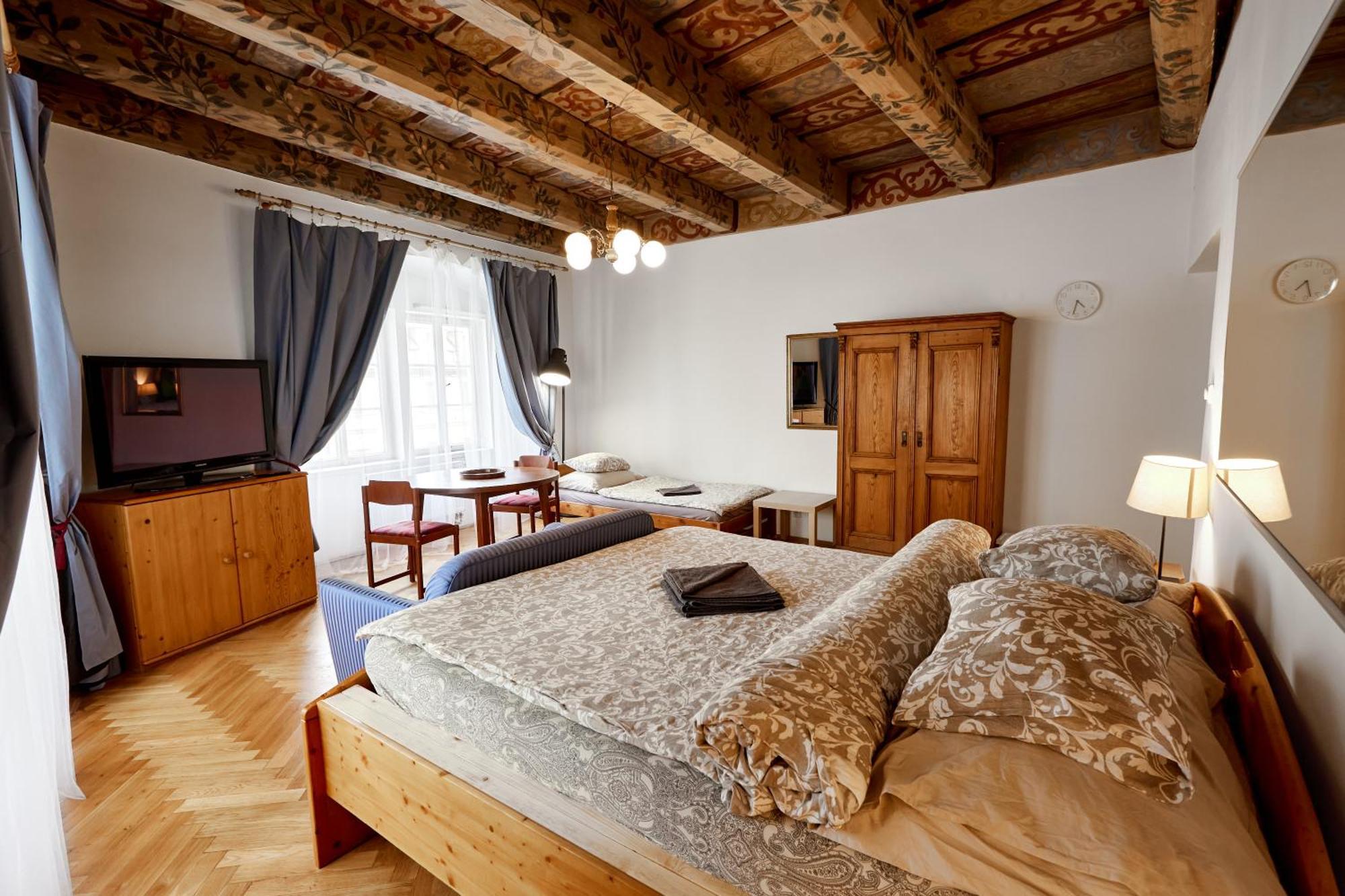 Appartamento At The Blue Lion & Parking Assistance Praga Esterno foto