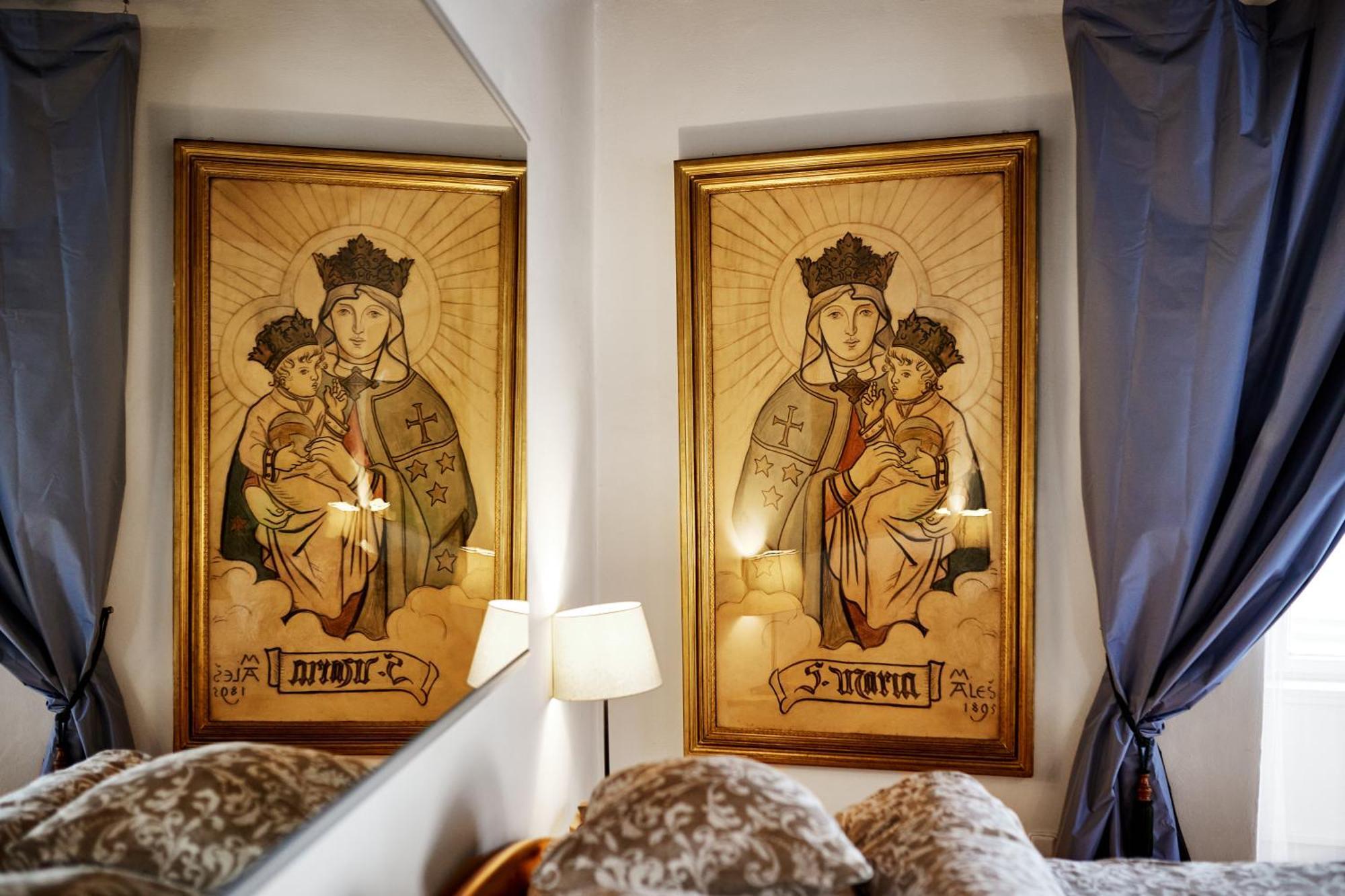 Appartamento At The Blue Lion & Parking Assistance Praga Esterno foto