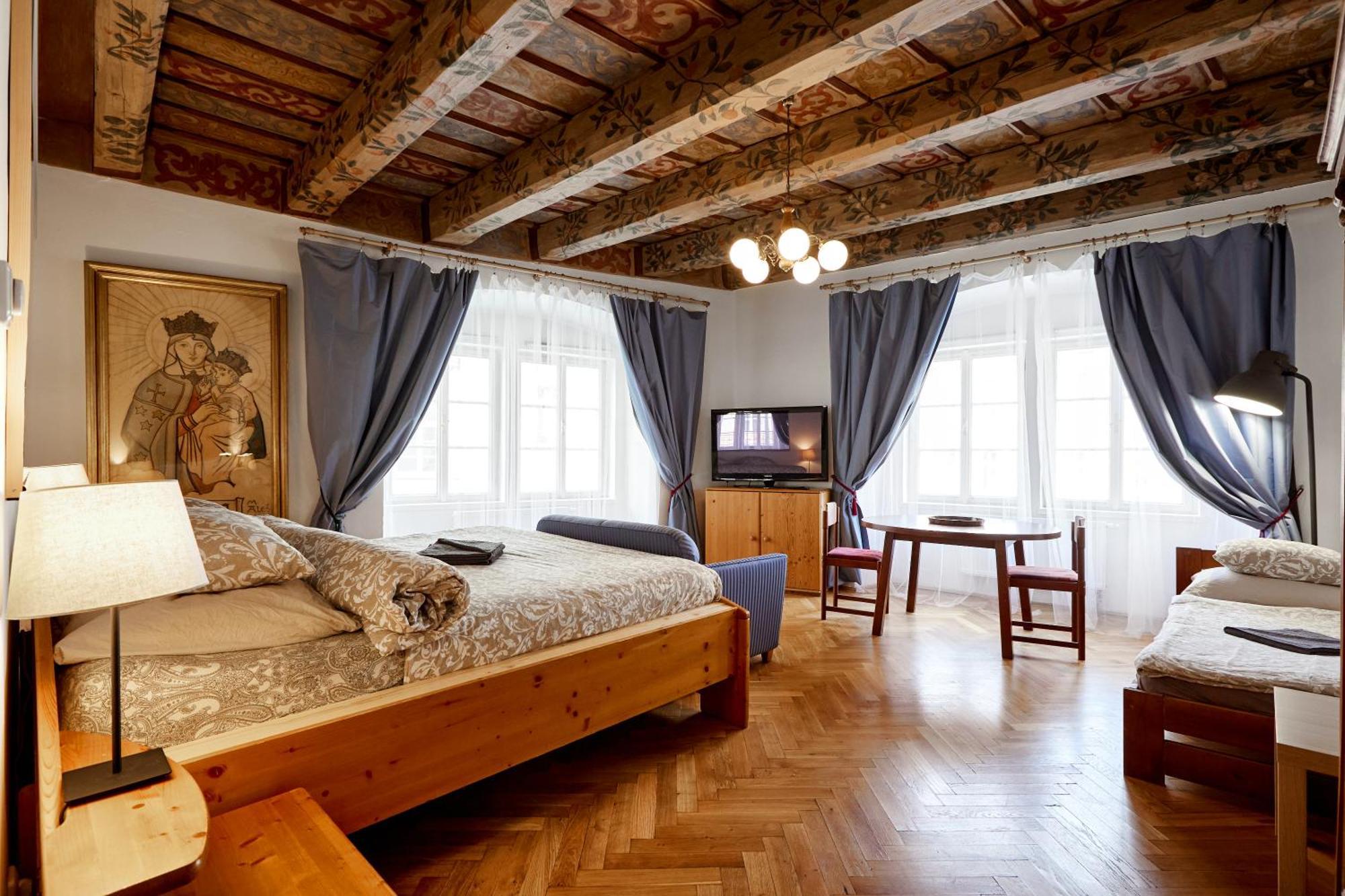 Appartamento At The Blue Lion & Parking Assistance Praga Esterno foto