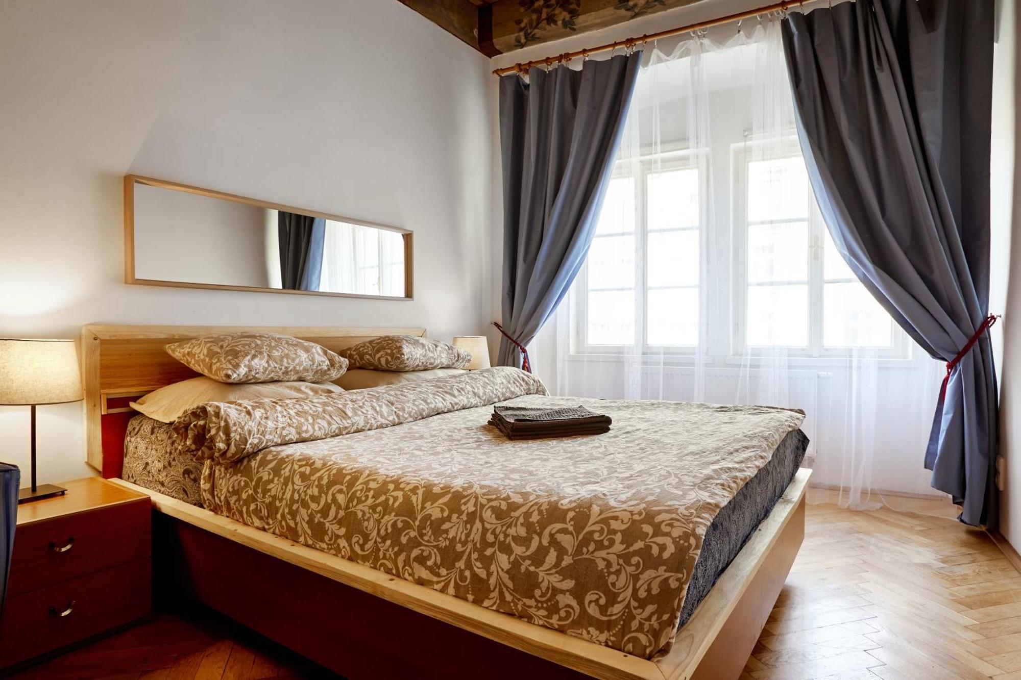 Appartamento At The Blue Lion & Parking Assistance Praga Esterno foto