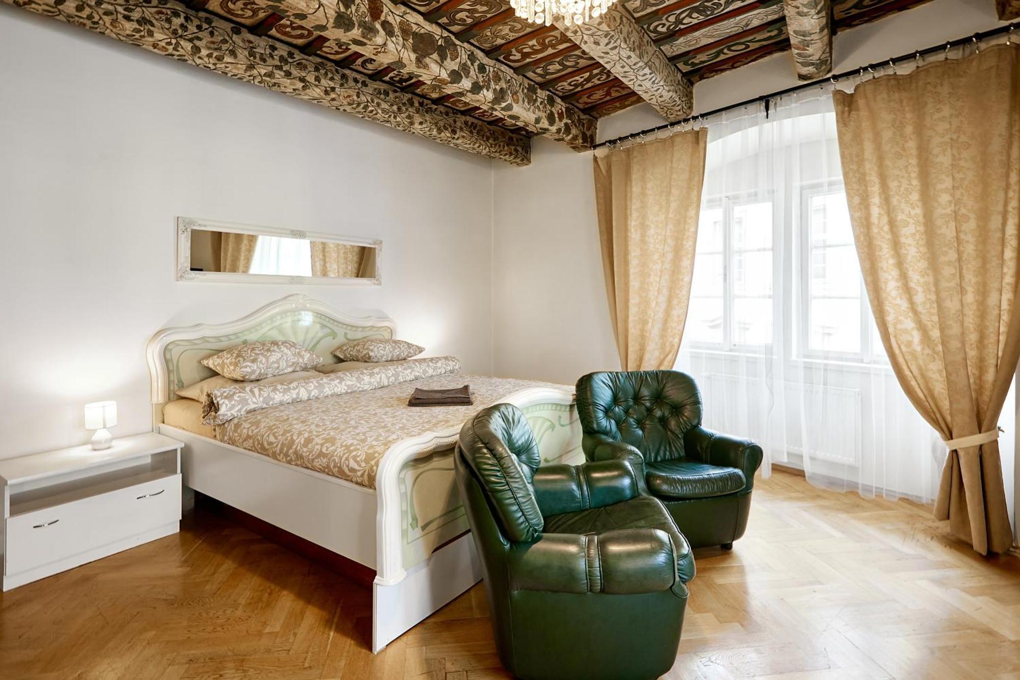 Appartamento At The Blue Lion & Parking Assistance Praga Esterno foto