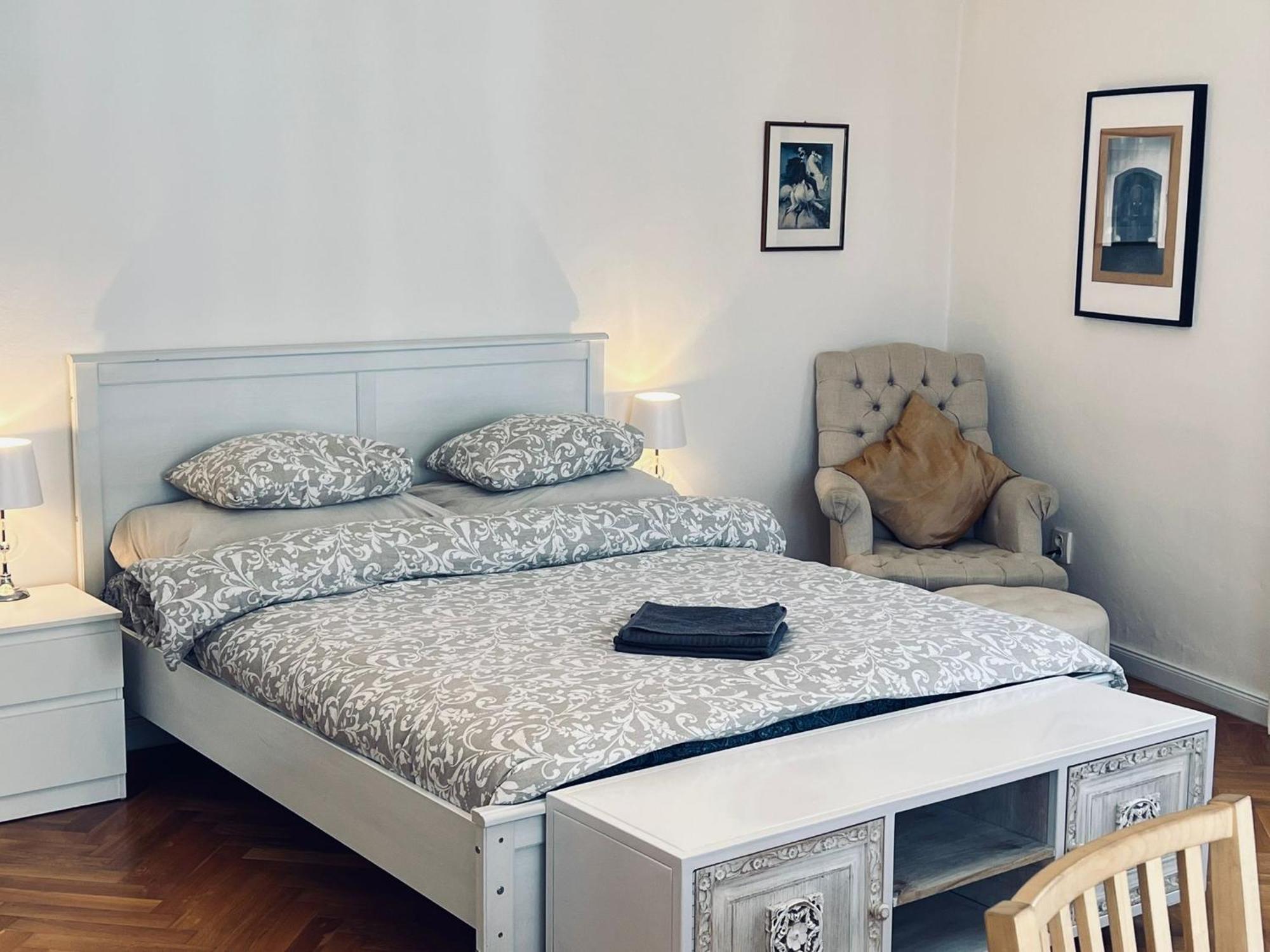 Appartamento At The Blue Lion & Parking Assistance Praga Esterno foto