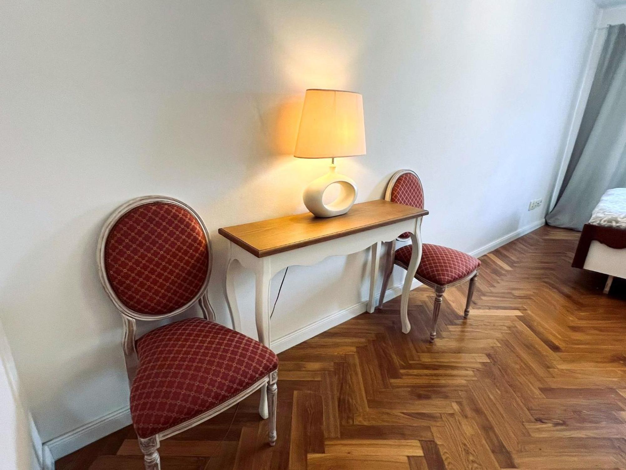 Appartamento At The Blue Lion & Parking Assistance Praga Esterno foto
