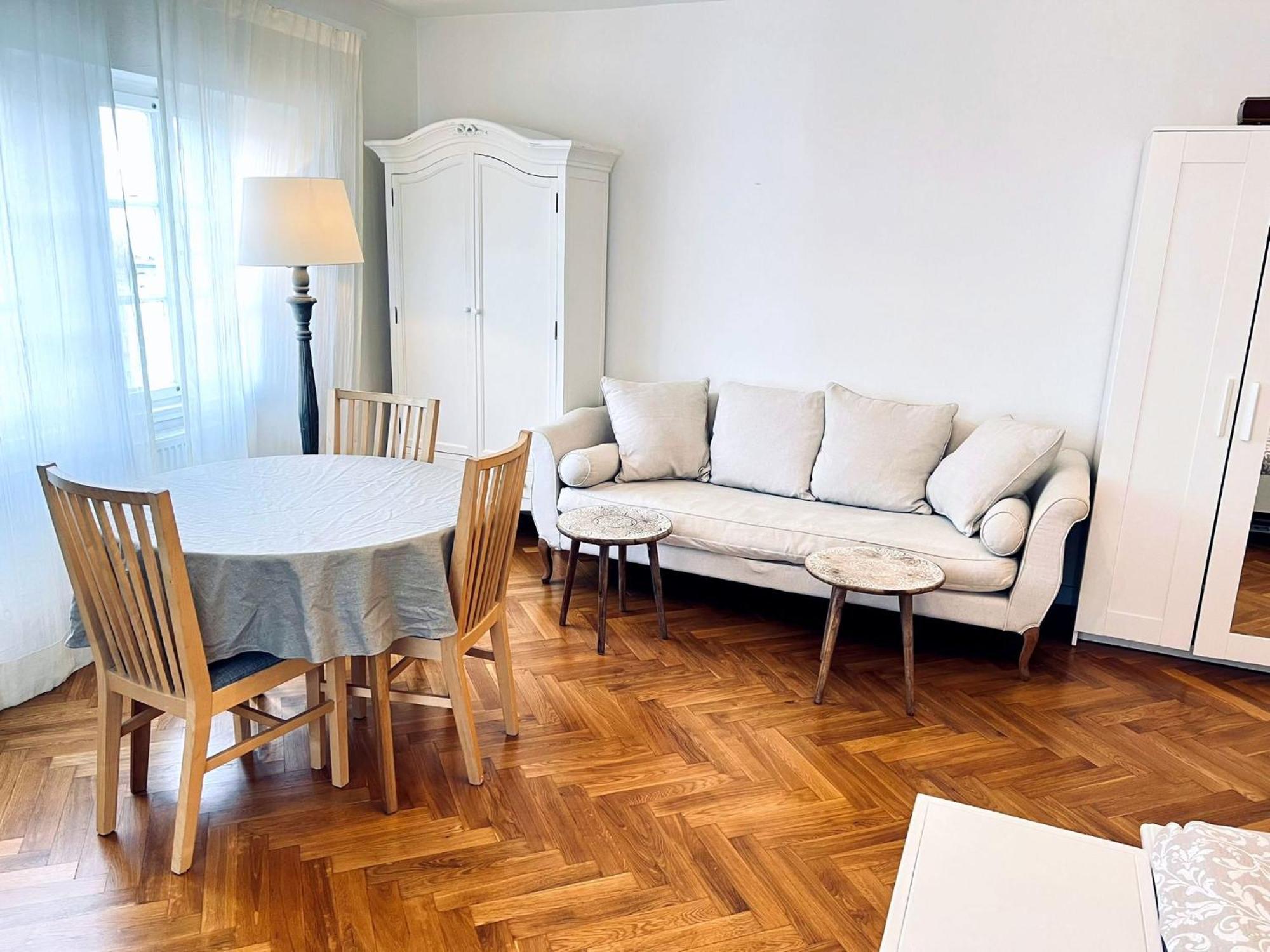 Appartamento At The Blue Lion & Parking Assistance Praga Esterno foto
