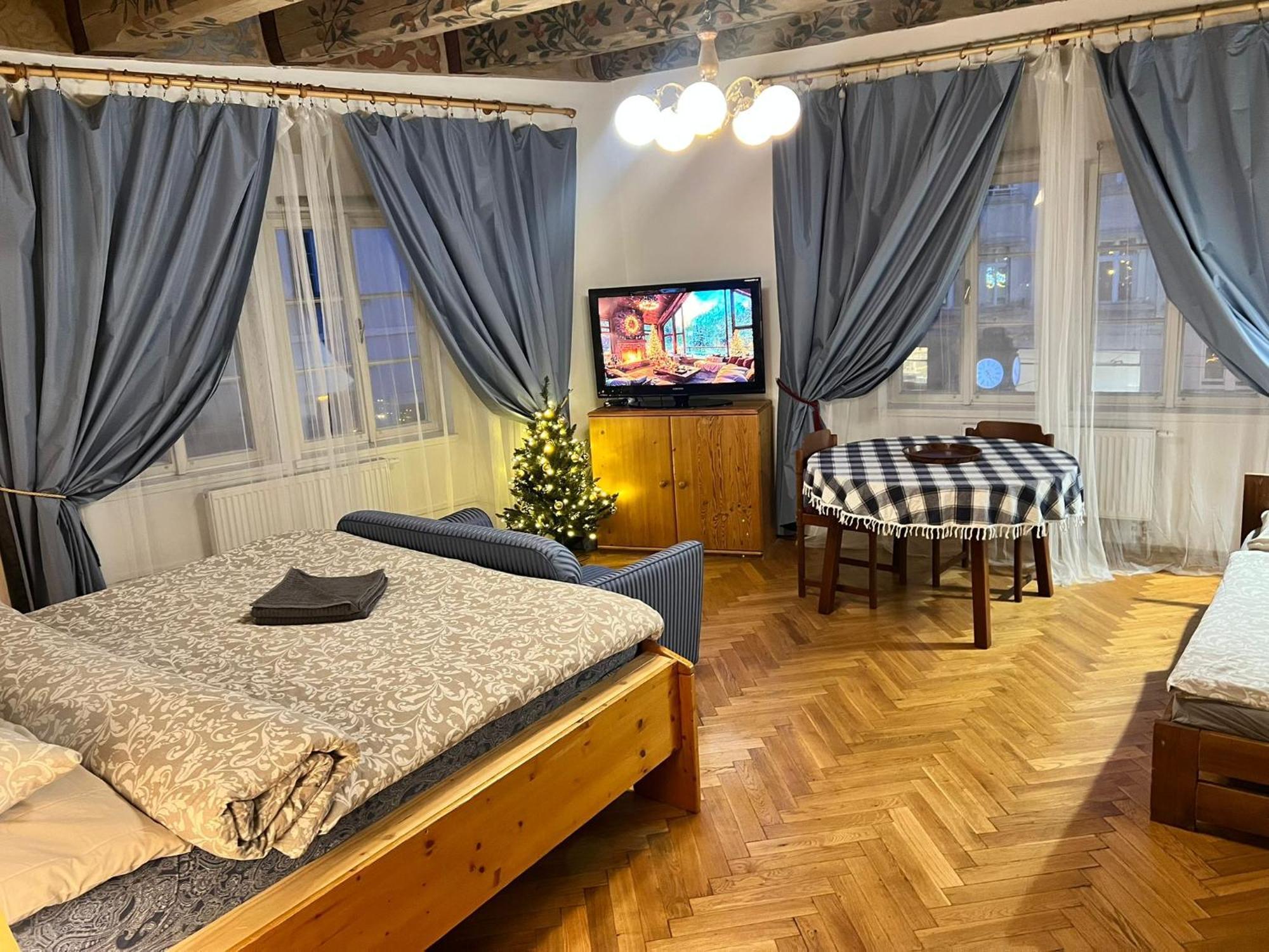 Appartamento At The Blue Lion & Parking Assistance Praga Esterno foto