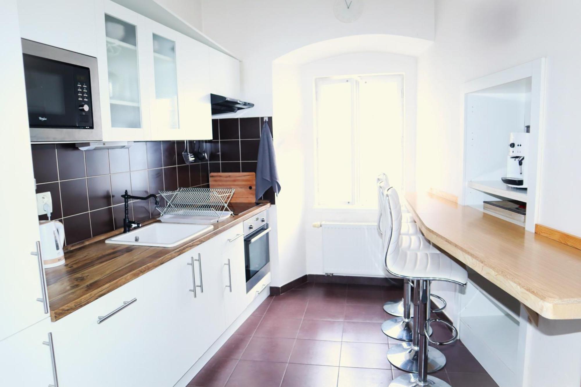 Appartamento At The Blue Lion & Parking Assistance Praga Esterno foto