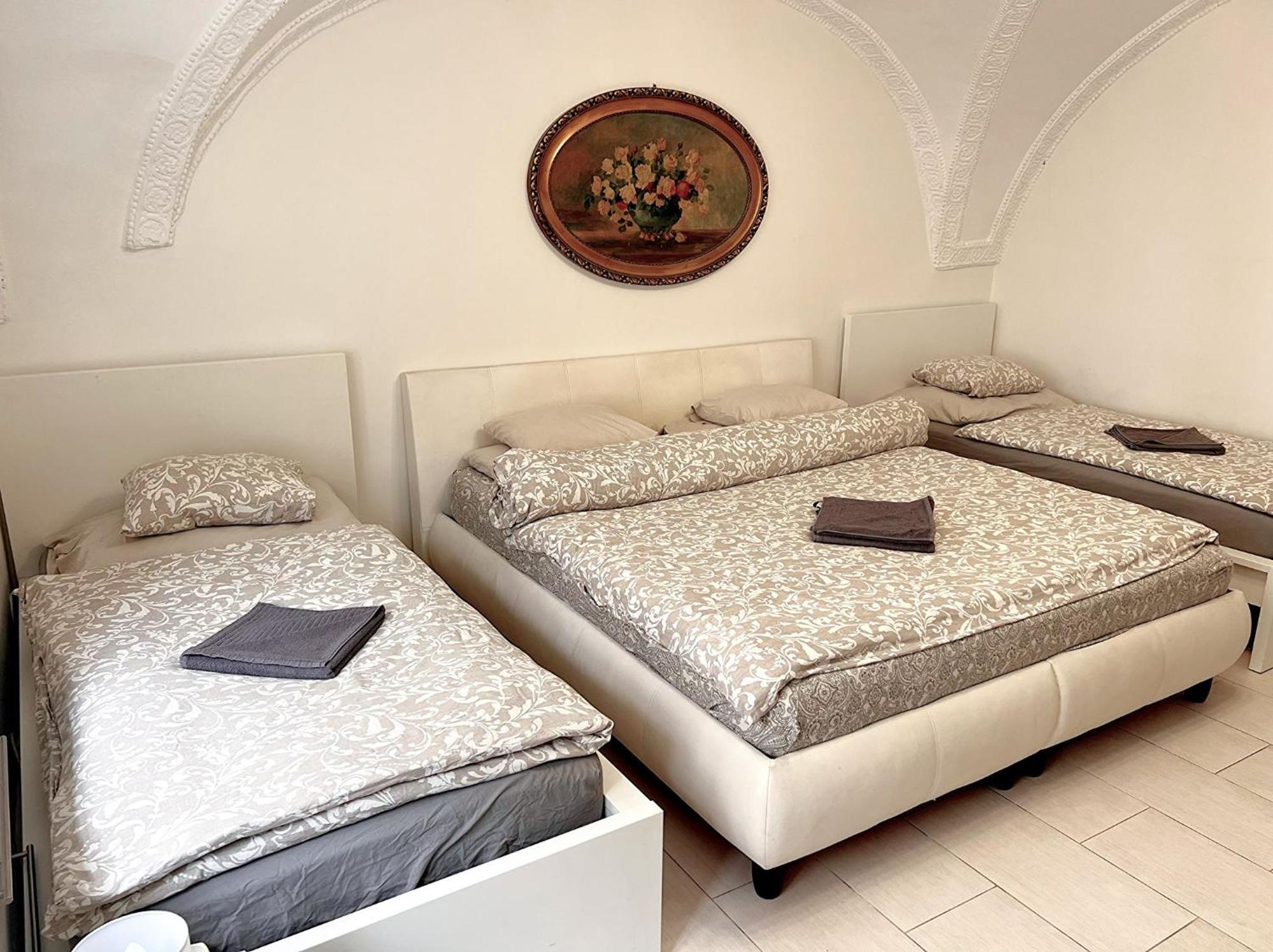 Appartamento At The Blue Lion & Parking Assistance Praga Esterno foto